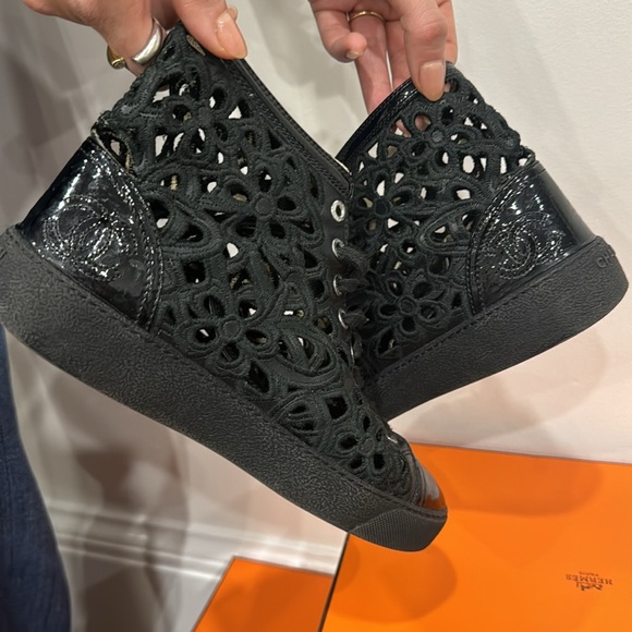 100%, authentic Chanel, crochet pattern, leather sneakers in black - Picture 8 of 9